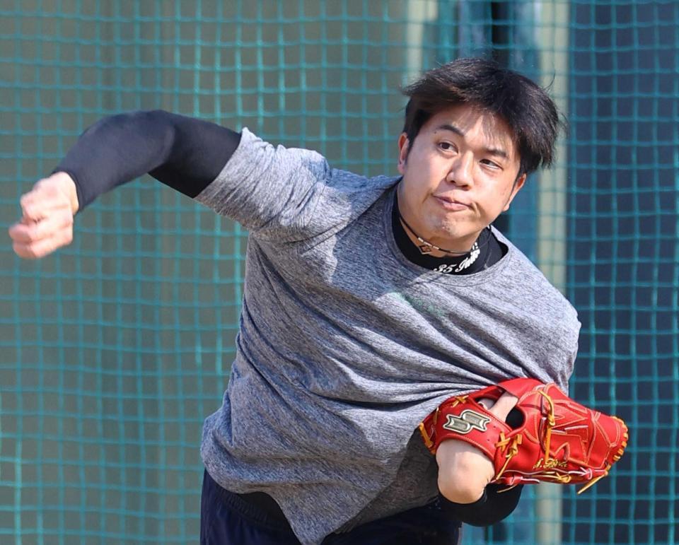 　キャッチボールする才木（撮影・山口登）