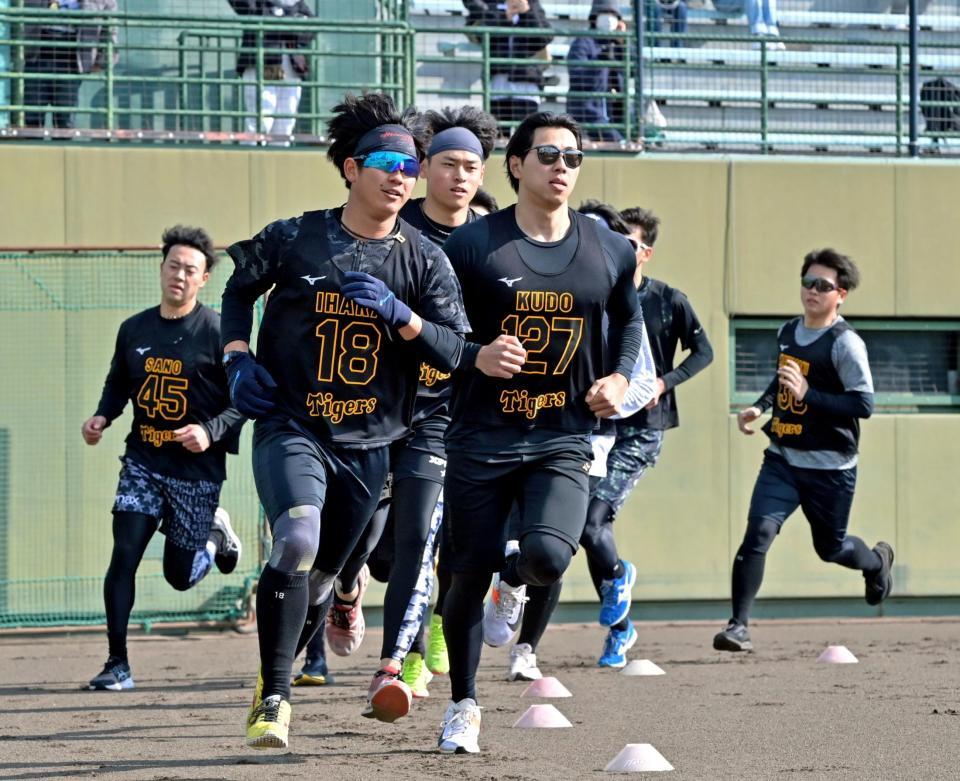 阪神タイガースモデル　フリース　デサント　DESCENTE 残り1点!!早い者勝 阪神タイガースモデル フリース デサント DESCENTE 残り1点
