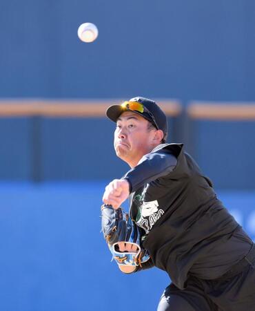 　キャッチボールをする桐敷（撮影・伊藤笙子）