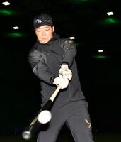 　打撃練習をする大山（撮影・中田匡峻）