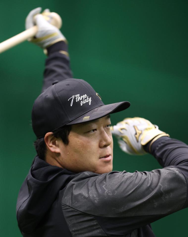 　打撃練習をする大山（撮影・中田匡峻）