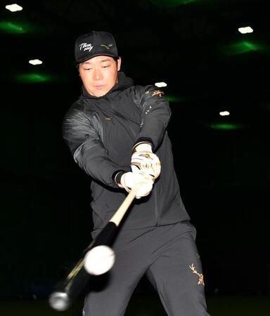 　打撃練習をする大山（撮影・中田匡峻）