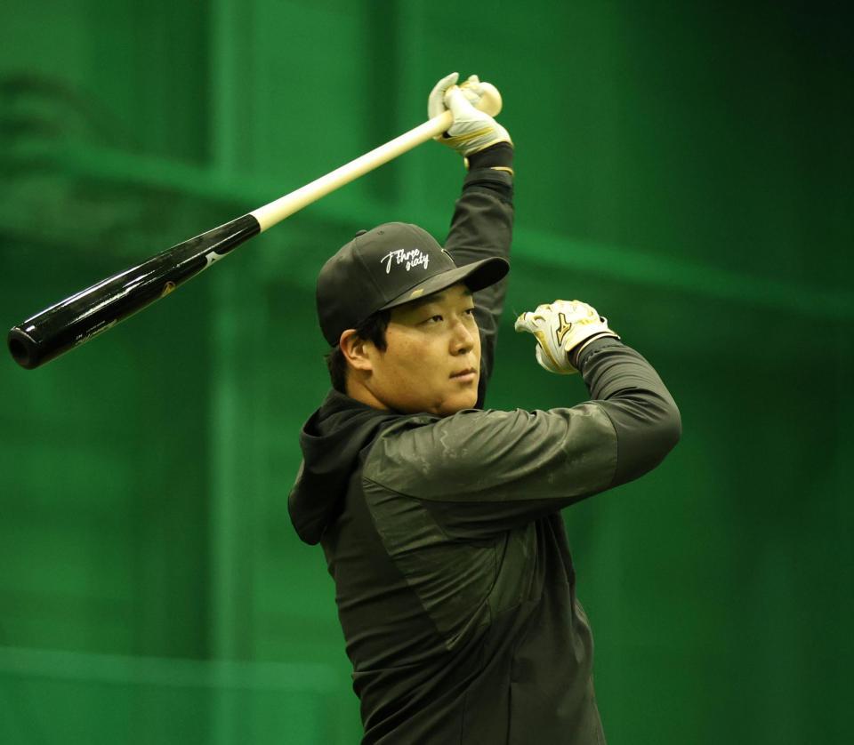 　打撃練習をする大山（撮影・中田匡峻）