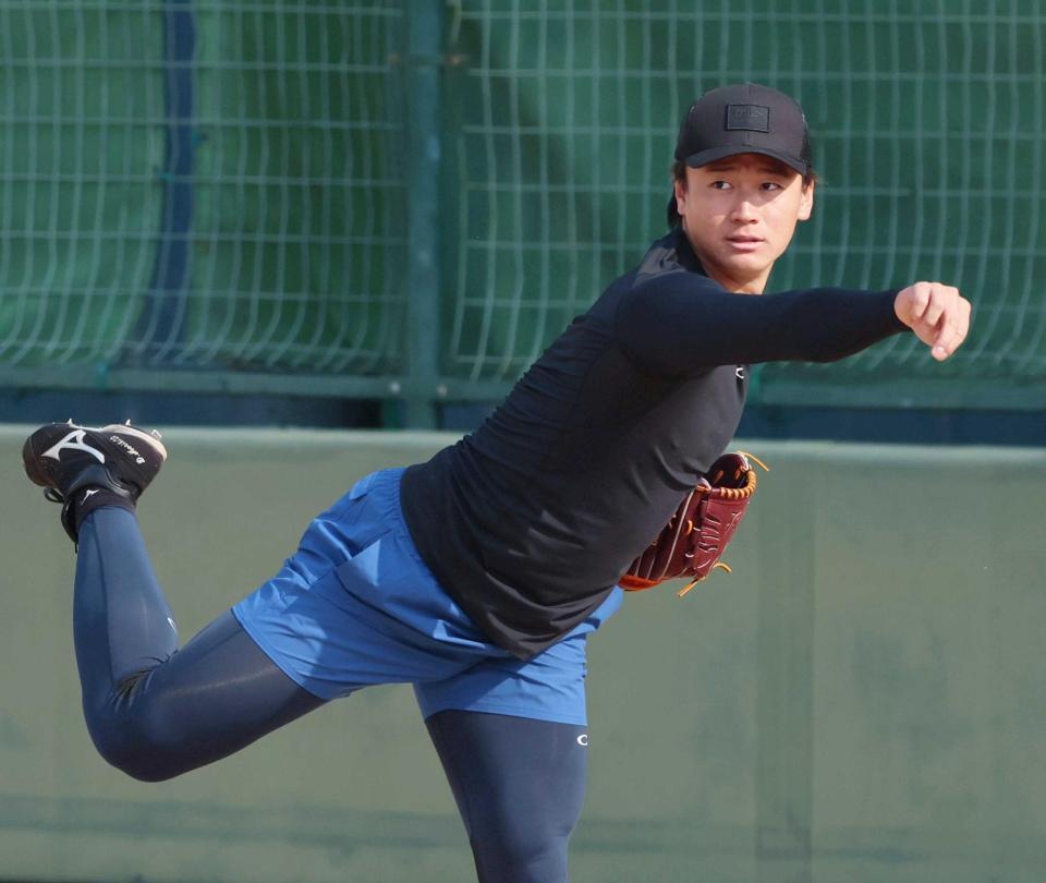 　キャッチボールをする森木