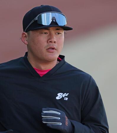 黙々とランニングをする前川（撮影・中田匡峻）