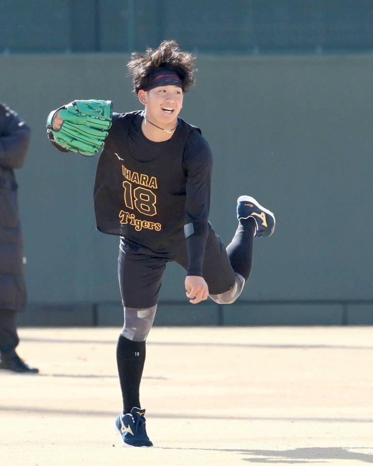 　キャッチボールする伊原（撮影・北村雅宏）