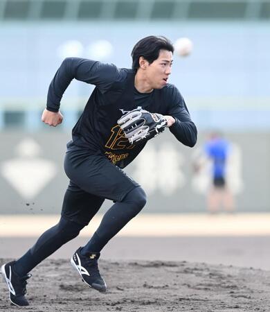 守備練習に汗を流す工藤（撮影・飯室逸平）
