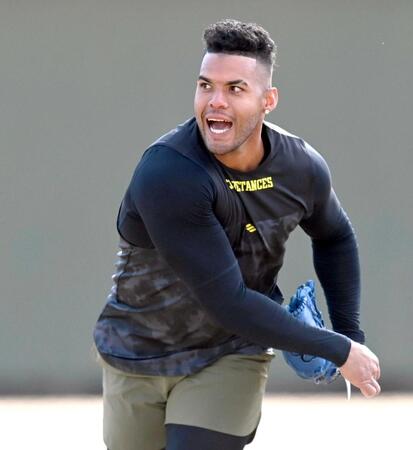 阪神・ベタンセス　来日即始動「ドミニカと正反対寒い」　宜野座組「うれしかった」支配下へ監督ゲキに応える