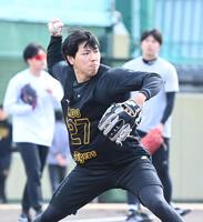 守備練習に励む工藤（撮影・飯室逸平）