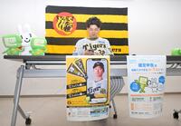 　確定申告の体験を行う井上（撮影・石井剣太郎）