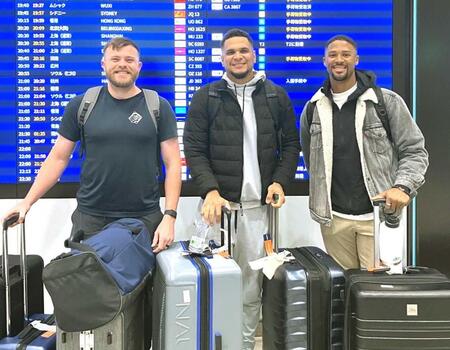 　来日した（左から）ビーズリー、ヘルナンデス、デュプランティエ