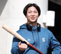 　練習を終え、取材に応じる井坪（撮影・中田匡峻）