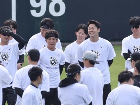 　練習に参加する伊原（中央左）と木下（同右（撮影・田中太一）