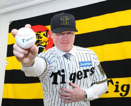 入団会見を終え活躍を誓うネルソン（撮影・立川洋一郎）