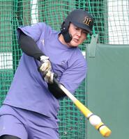 　打撃練習をする前川