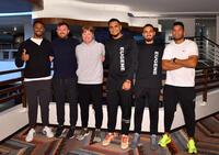 　ミーティングを前に笑顔を見せる（左から）デュプランティエ、ビーズリー、ネルソン、ヘルナンデス、ゲラ、ベタンセス（撮影・中田匡峻）