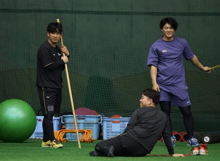 　智弁学園出身の（左から）伊原、村上、前川（撮影・中田匡峻）