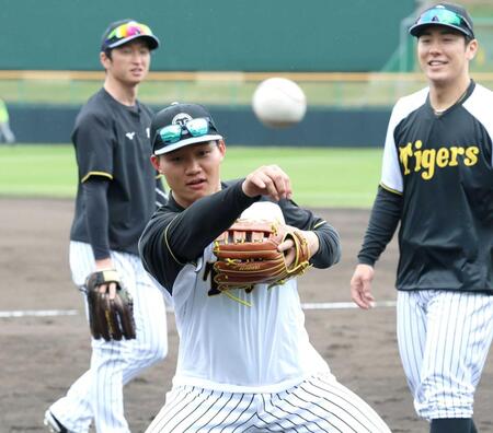 　スローイング練習をする森下（撮影・田中太一）