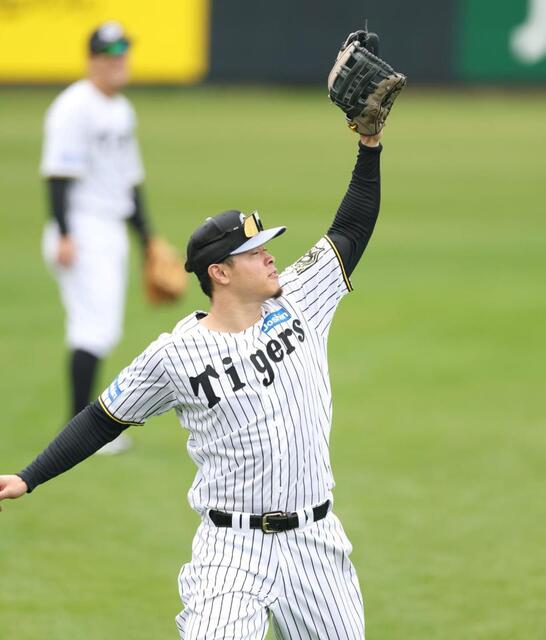 阪神・佐藤輝 初日からチーム引っ張る意識 ダッシュ＆守備＆姿勢