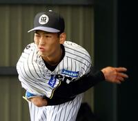 　ブルペンで投球練習する今朝丸（撮影・山口登）