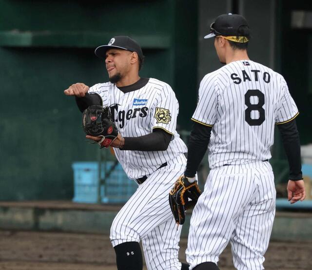 元阪神タイガース　ヘルナンデス　ユニフォーム 阪神・ヘルナンデス 三塁OK 魅せた強肩！送球にスタンド拍手 藤本