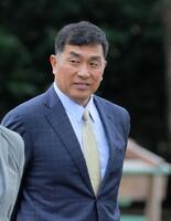 　阪神キャンプを視察する山本昌氏（撮影・北村雅宏）