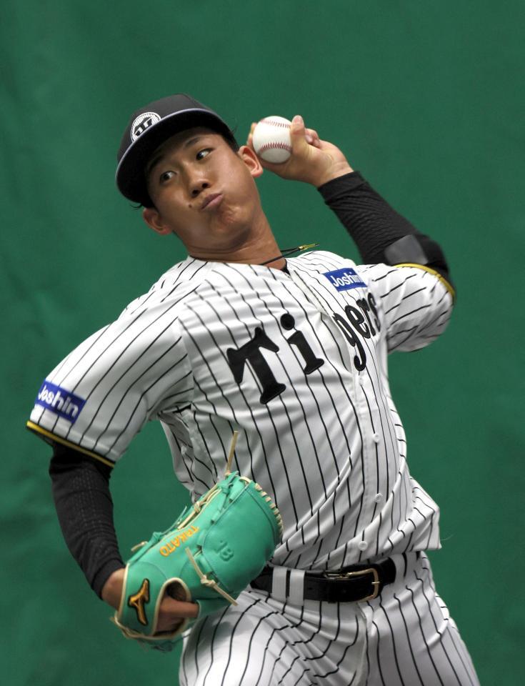 　ブルペンで力強いボールを投げ込む伊原（撮影・北村雅宏）