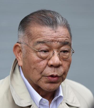 　取材に応じる掛布ＯＢ会長（撮影・北村雅宏）