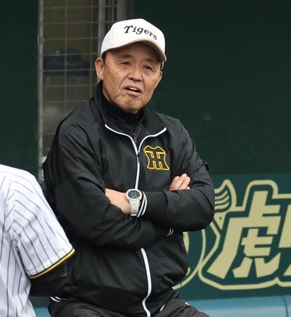 阪神・岡田顧問 吉田義男さんと「一番すごい栄光勝ち取った」「当時は唯一の日本一」宜野座で黙とう
