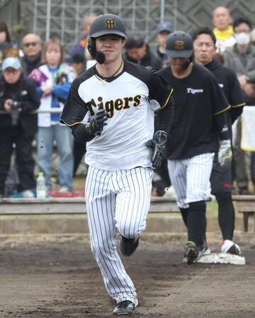 　走塁練習をする中野（撮影・田中太一）