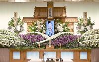 　吉田義男さんの祭壇（代表撮影）