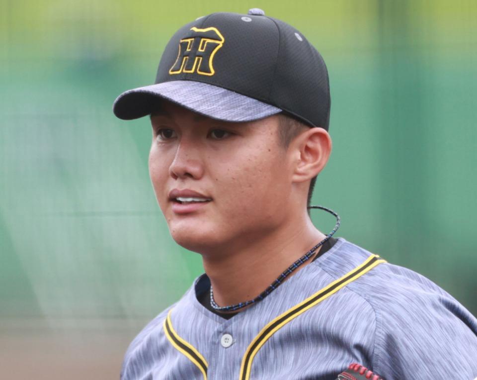 阪神タイガース西純矢選出サイン入りキャンプロゴコーチジャケット