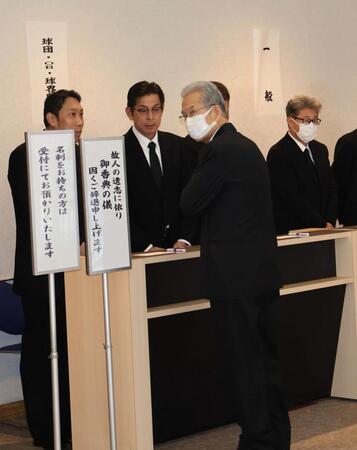 　吉田義男さんの葬儀に参列した山田久志氏（代表撮影）