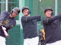 　（左から）佐藤輝、森下、大山