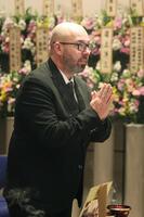 　吉田義男さんの葬儀に参列したフランス野球・ソフトボール連盟のディディエ・セミネ会長（代表撮影）