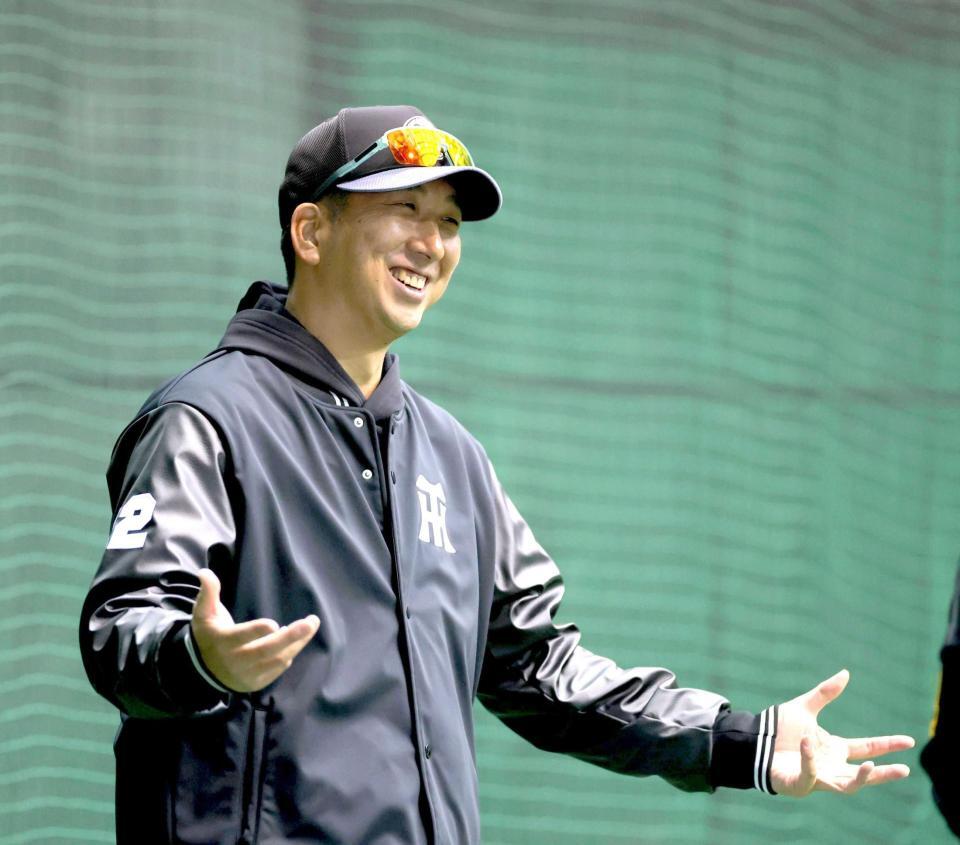 　笑顔を見せる藤川監督（撮影・金田祐二）