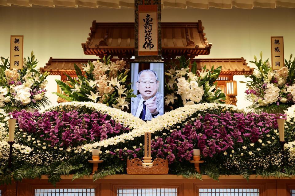 　吉田義男さんの祭壇（代表撮影）