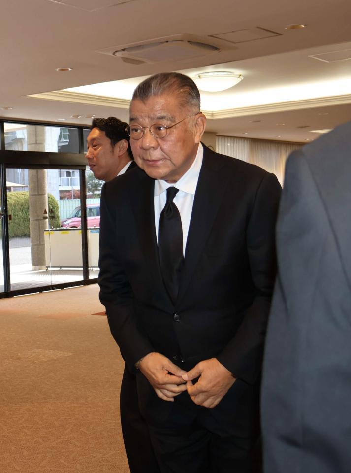 　吉田義男さんの葬儀に参列した掛布雅之氏（代表撮影）