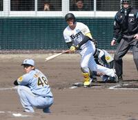 　２回、中前打を放つ森下（撮影・金田祐二）