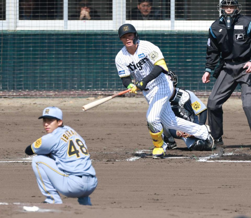 　２回、中前打を放つ森下（撮影・金田祐二）