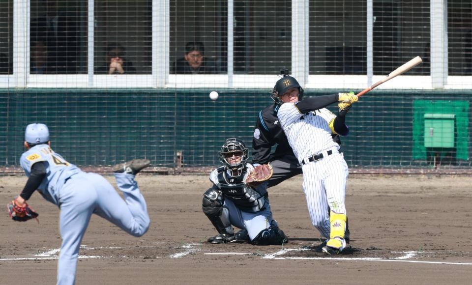 　２回、中前打を放つ森下（撮影・金田祐二）