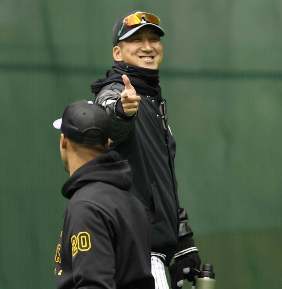 　デュプランティエ（手前）を打ち抜く！？藤川監督