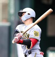 　３回、適時打を放つ野口（撮影・中田匡峻）