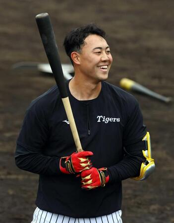 　バットを振り込む阪神・佐野