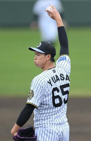 シート打撃に登板した阪神・湯浅京己＝具志川（撮影・西田忠信）