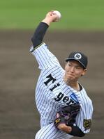 シート打撃に登板した阪神・湯浅京己＝具志川（撮影・西田忠信）