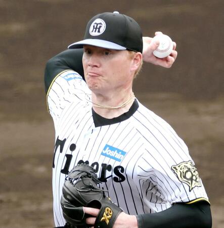 　打者を相手にナックルボールを投げるネルソン（撮影・田中太一）