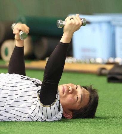 　トレーニングする石井（撮影・北村雅宏）