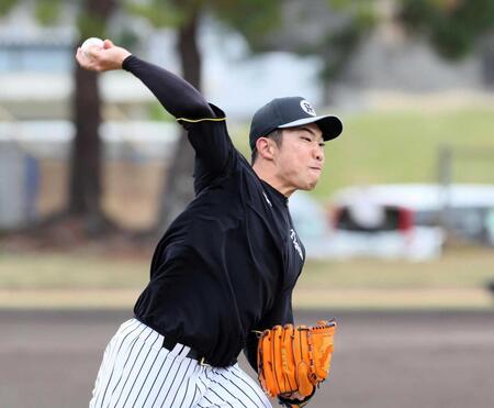 　キャッチボールする石井（撮影・北村雅宏）