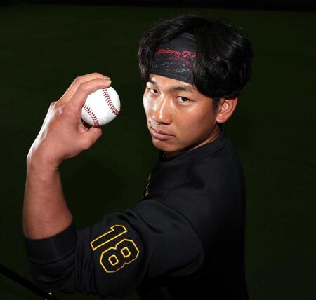 　“強気”投球を心がける伊原（撮影・田中太一）